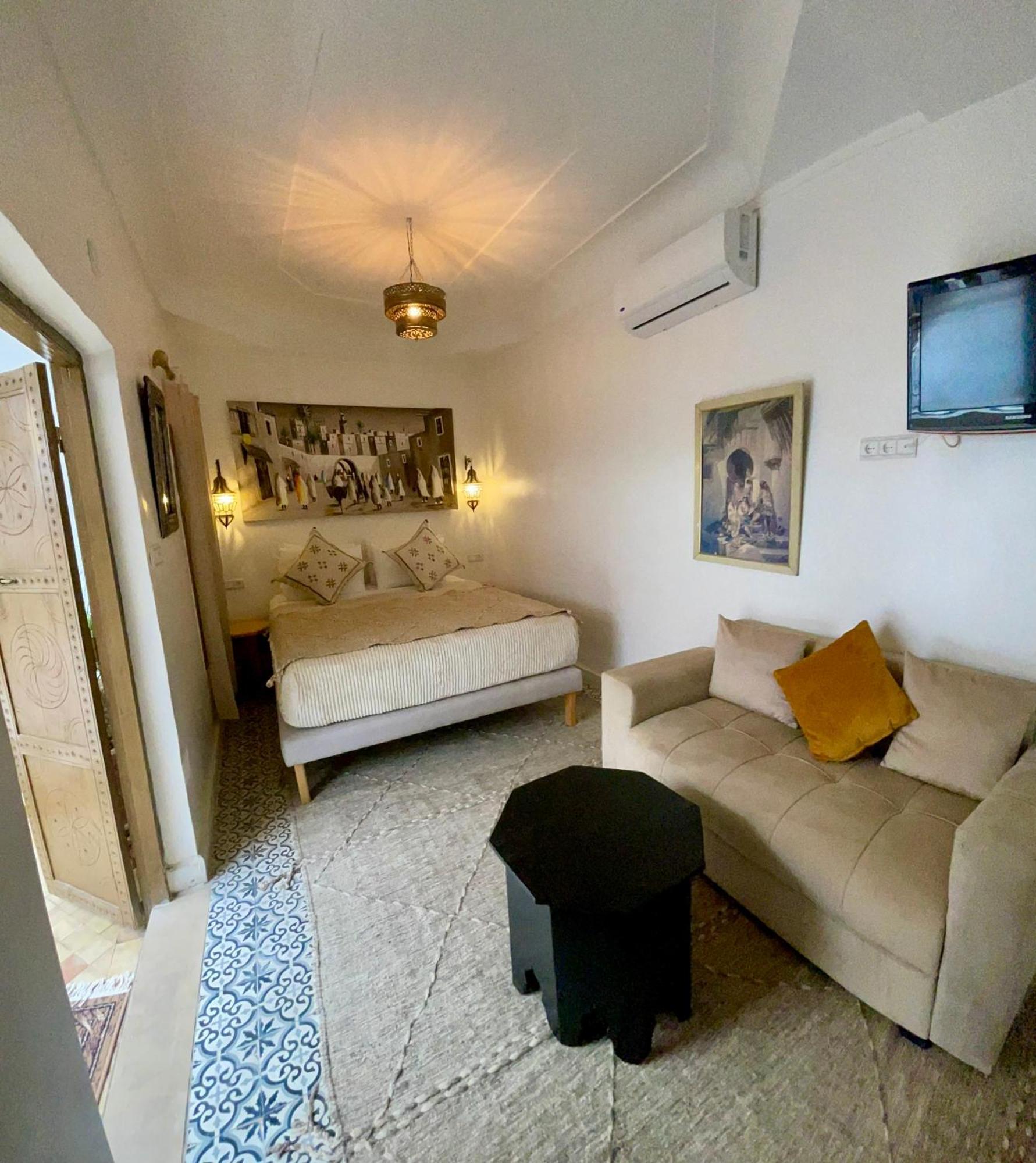 Amskal Riad *